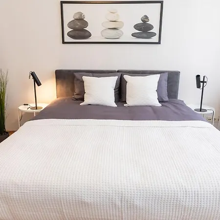 Modern 2br In Center Renovated In 2025 *