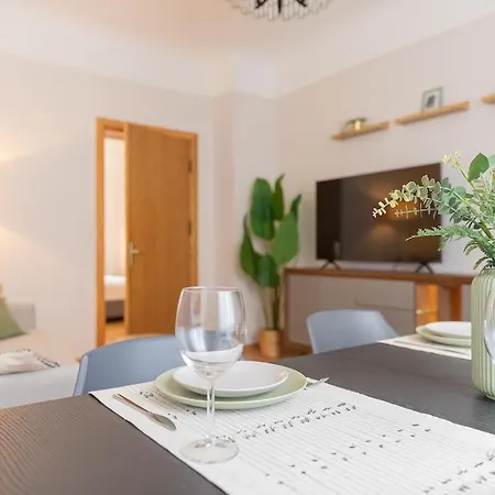 Modern 2br In Center Renovated In 2025 Апартаменты Рига