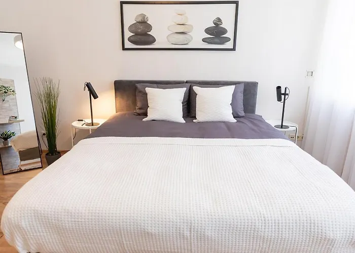 Modern 2br In Center Renovated In 2025 *